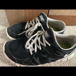 NIKE FREE RUN 2.0s, size 9.5. EUC